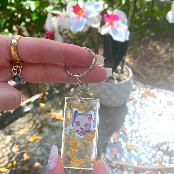 Accessories - Kitty Cat & Gold Flakes Resin Keychain